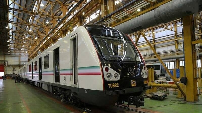 নিষেধাজ্ঞা ব্যর্থ, ইরানি ট্রেন চলতে শুরু করেছে