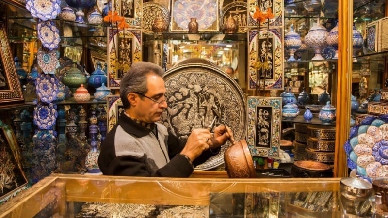 ইরানের কোন কোন শহর হস্তশিল্পের ক্ষেত্রে বিশ্ব ঐতিহ্যের তালিকায় স্থান পেয়েছে?