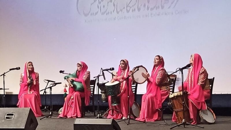 কিশ দ্বীপে ইরানের বিভিন্ন অঞ্চলের নারীদের সংগীত উৎসব অনুষ্ঠিত