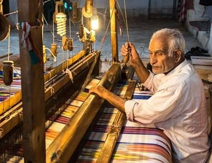 দারায়ি বয়ন: রঙিন ও দৃষ্টিনন্দন নকশাযুক্ত কাপড় বোনার শিল্প।